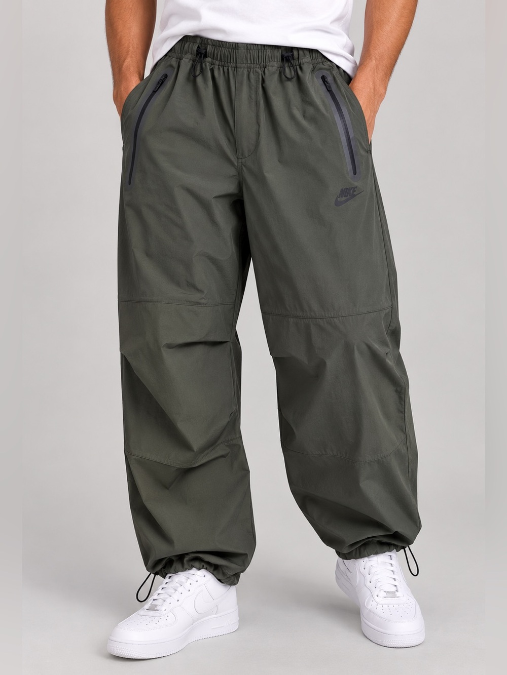 Nike Woven Oversized Tech Pants Men’s Medium Sequoia Joggers Pockets HM7158-356